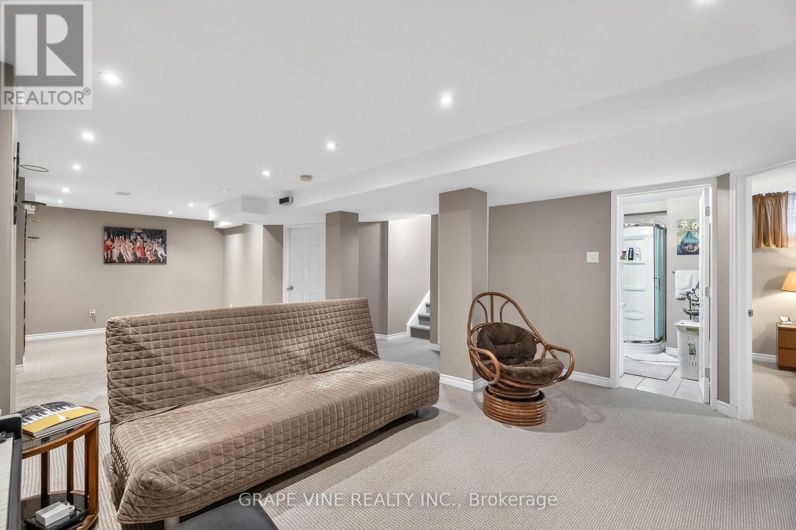 103 ROWALLEN PLACE - 35