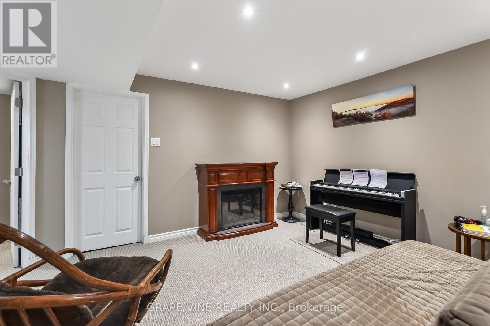 103 ROWALLEN PLACE - 36