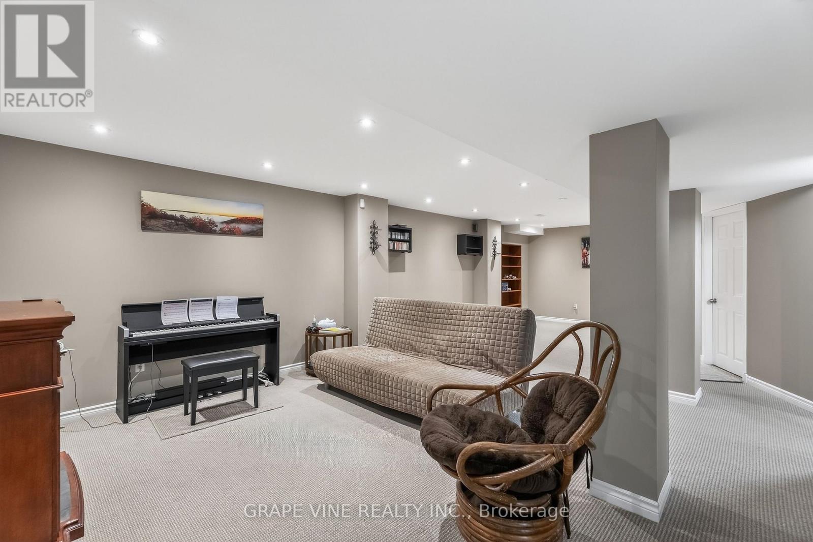 103 ROWALLEN PLACE - 37