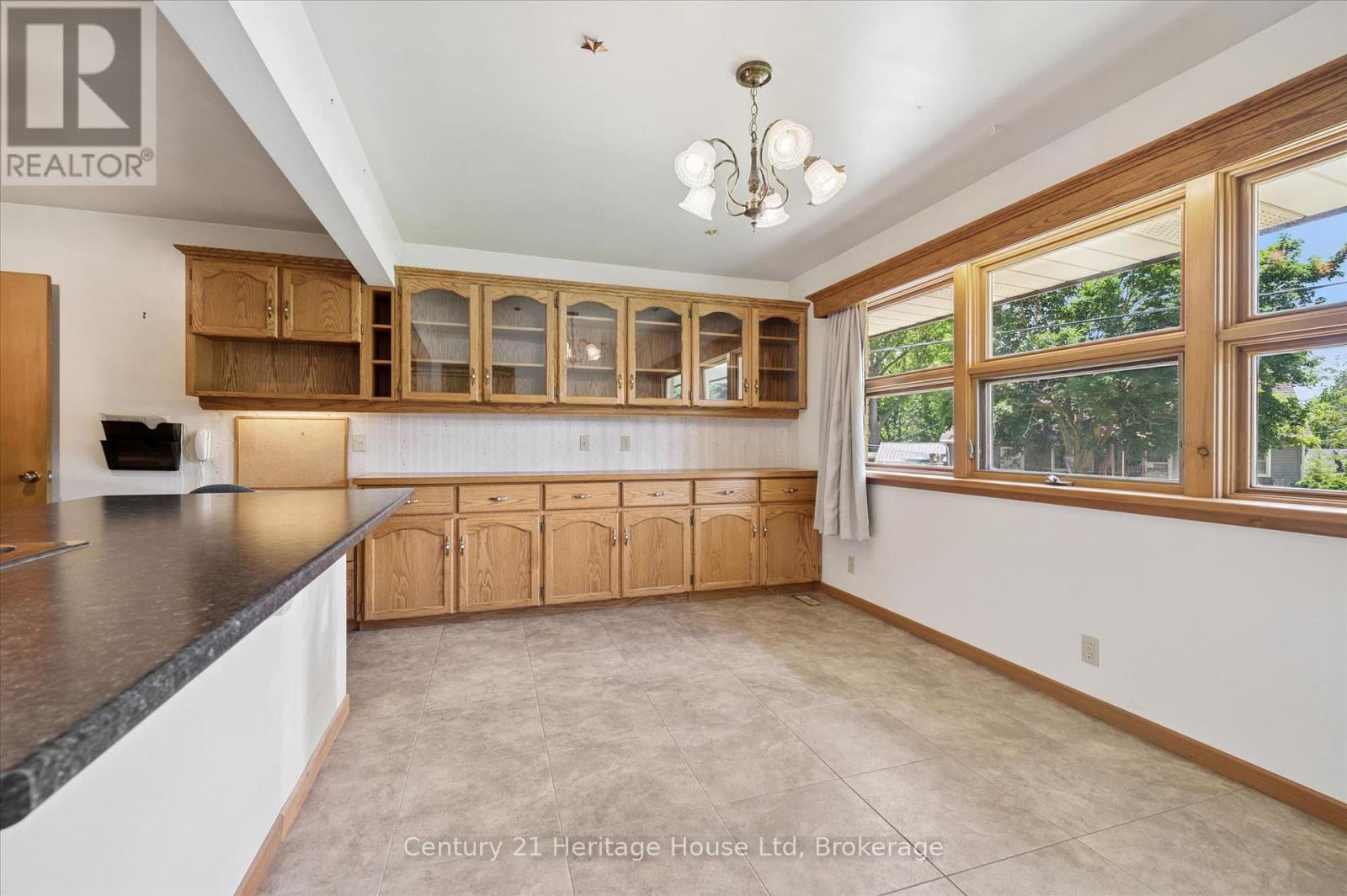 470 CAMERON STREET - 10