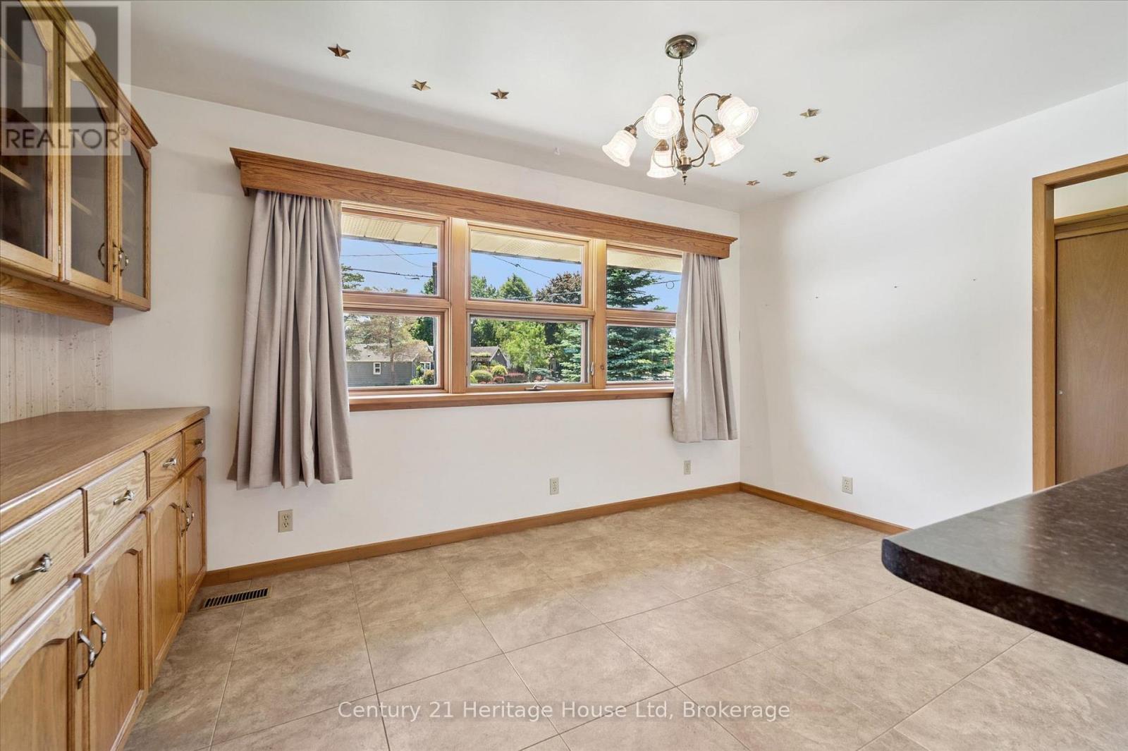 470 CAMERON STREET - 11