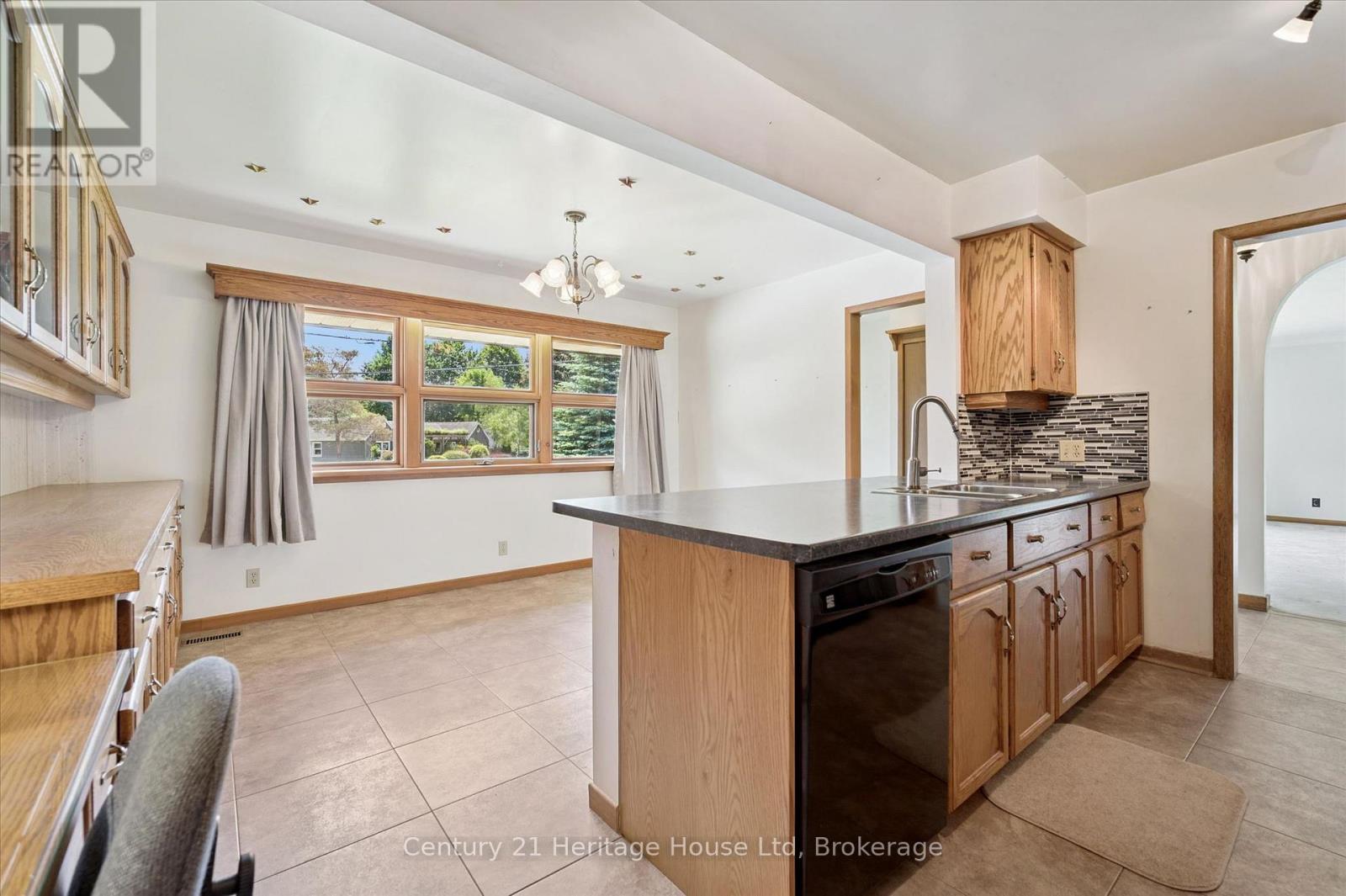 470 CAMERON STREET - 12