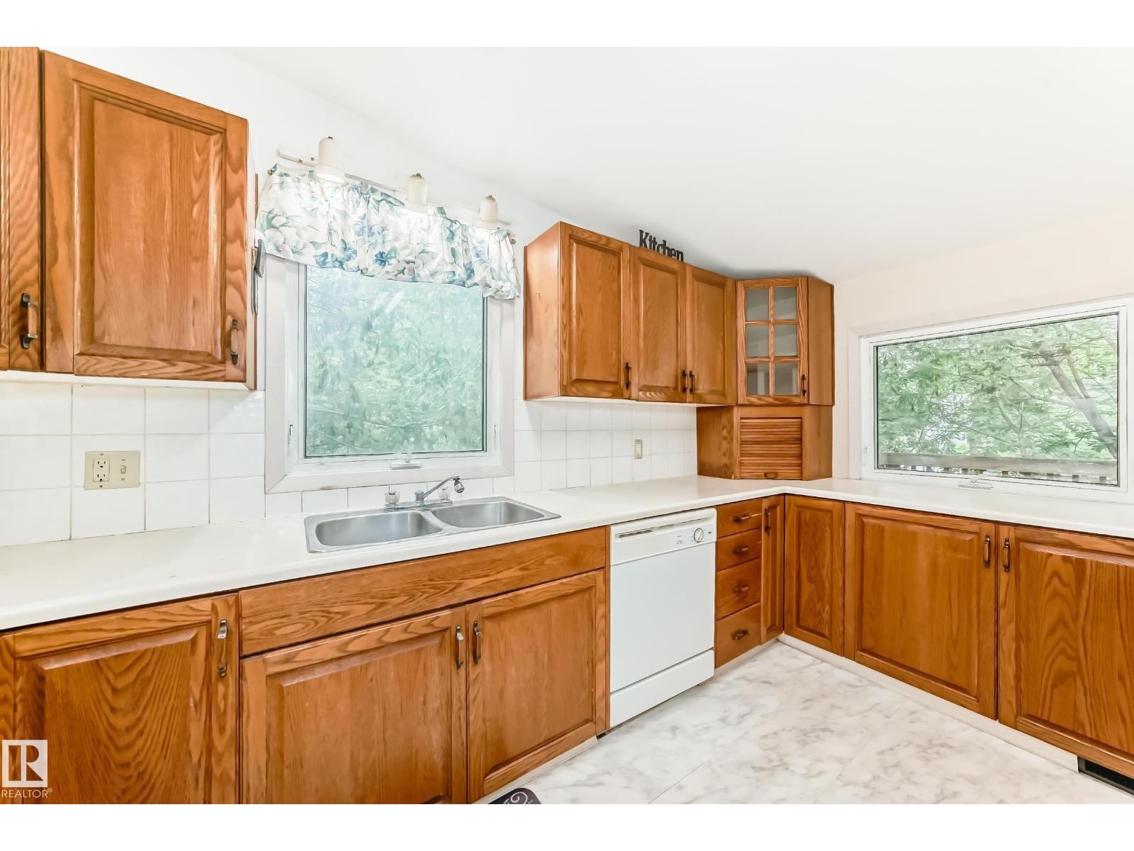 128 PINE ST — photo 13