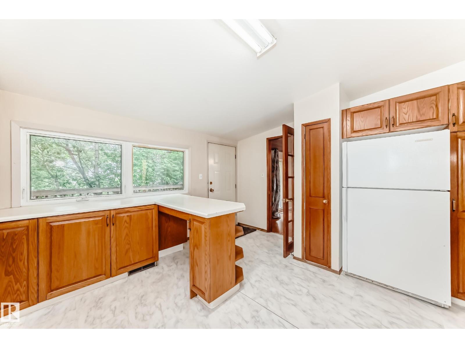 128 PINE ST — photo 16