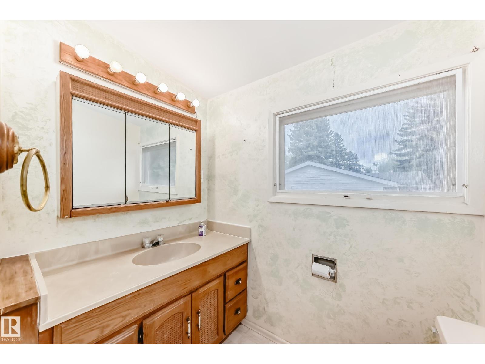 128 PINE ST — photo 22
