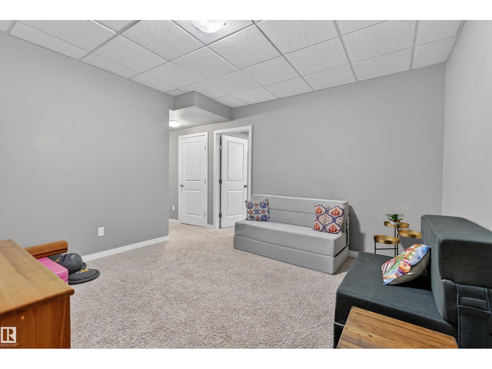 6807B 47 ST — photo 22