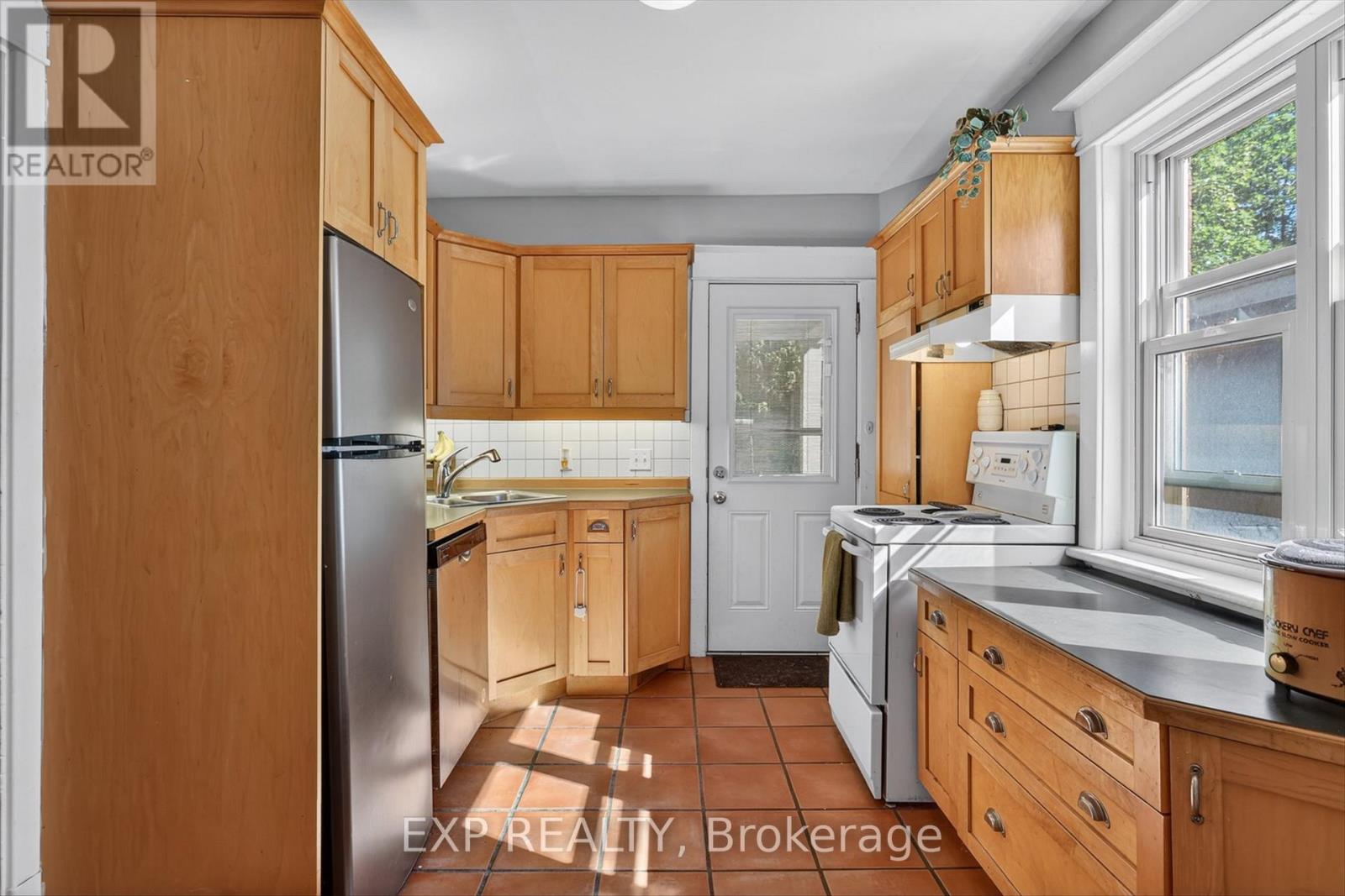 498 MCDONNEL STREET - 16