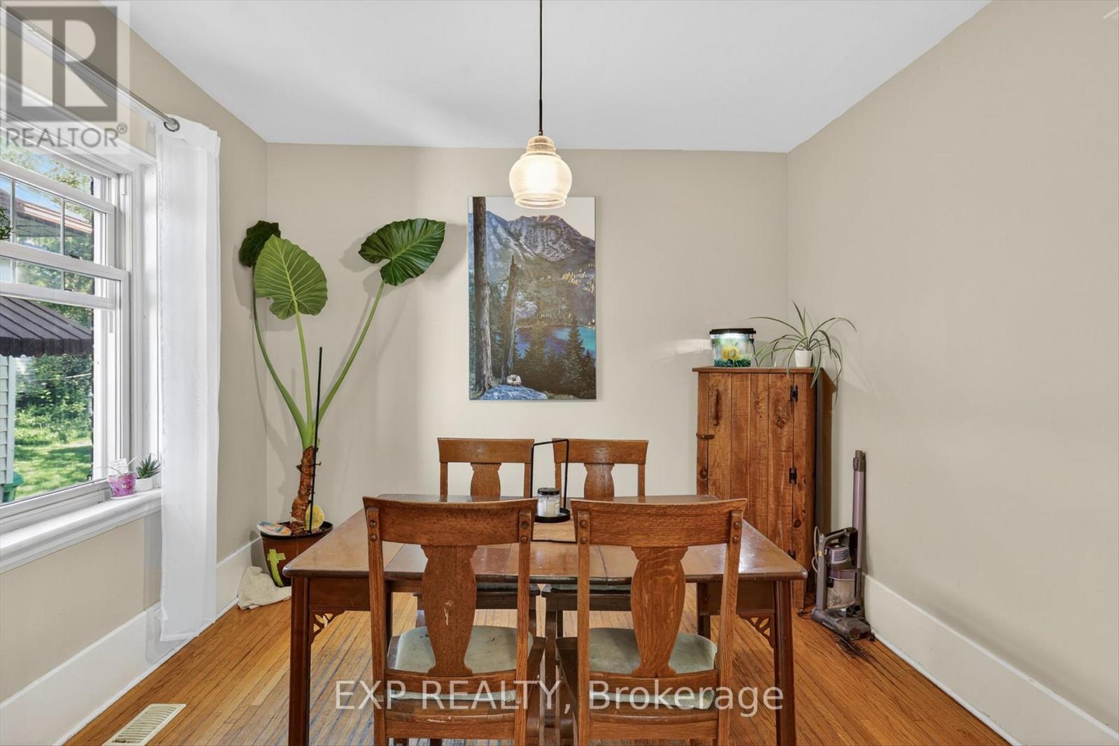 498 MCDONNEL STREET - 11
