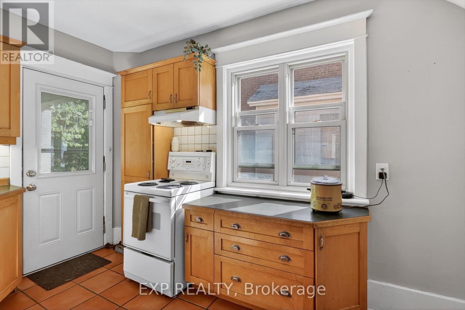 498 MCDONNEL STREET - 17