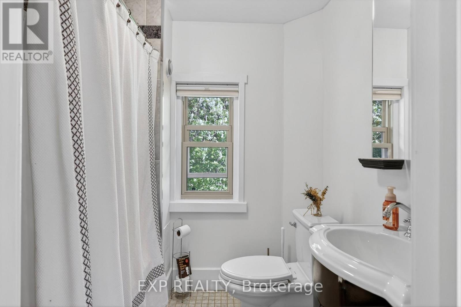 498 MCDONNEL STREET - 24