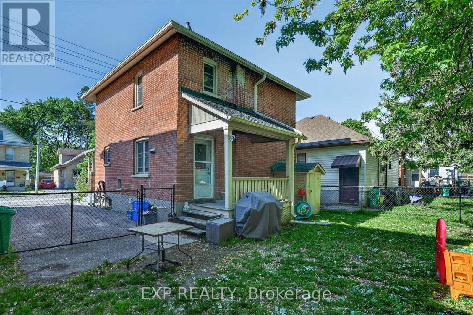 498 MCDONNEL STREET - 33