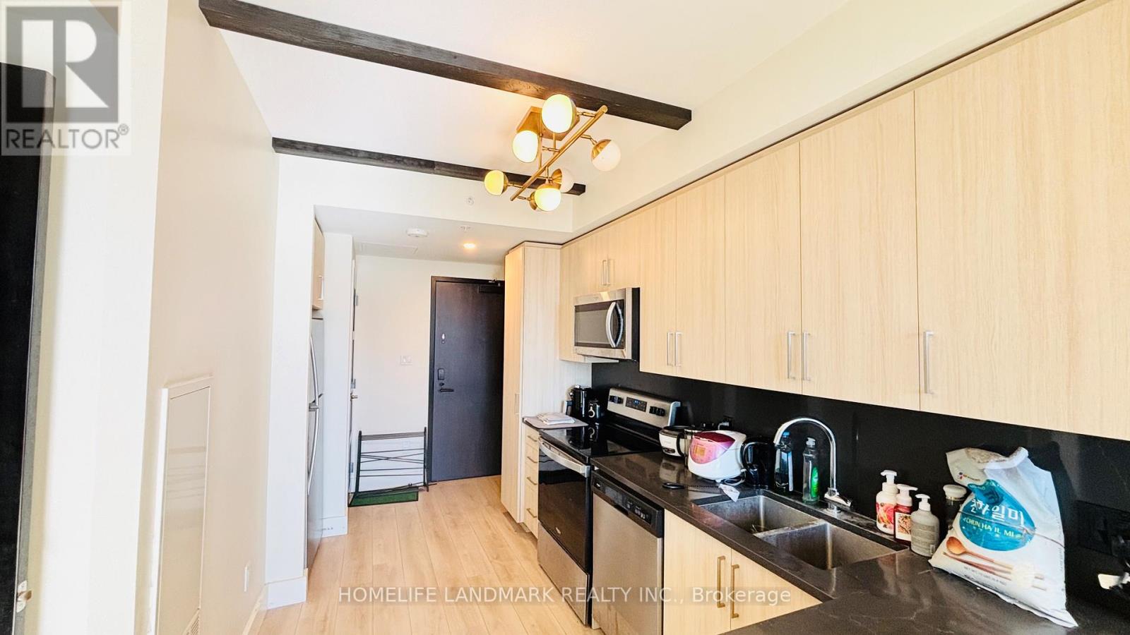 #1536 145 COLUMBIA STREET W - 2
