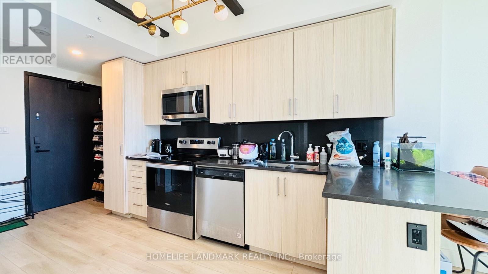 #1536 145 COLUMBIA STREET W - 24