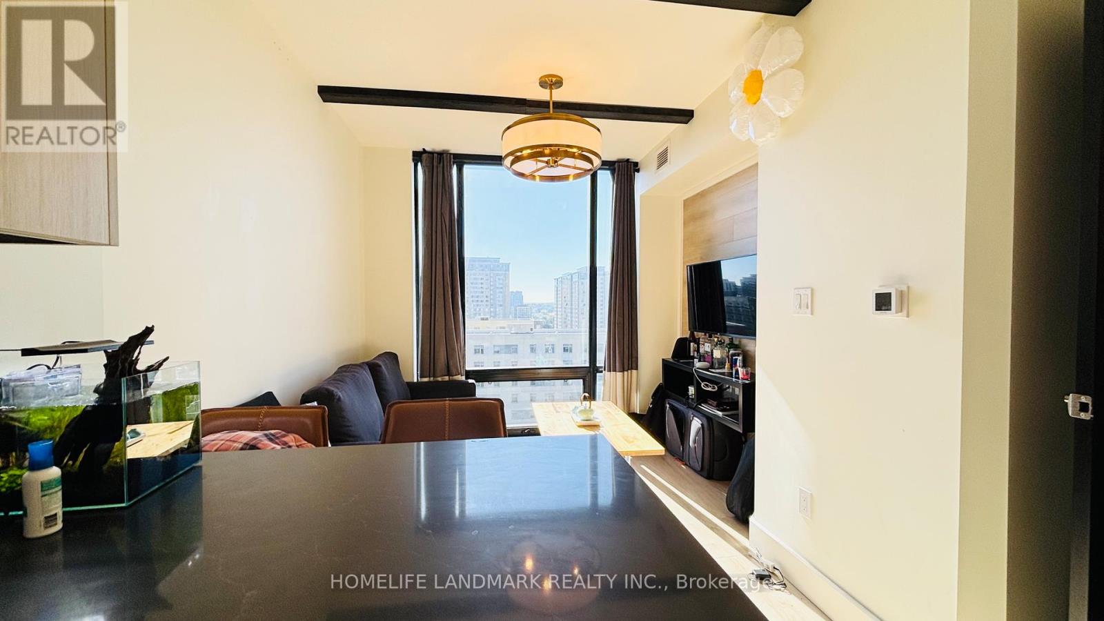 #1536 145 COLUMBIA STREET W - 3