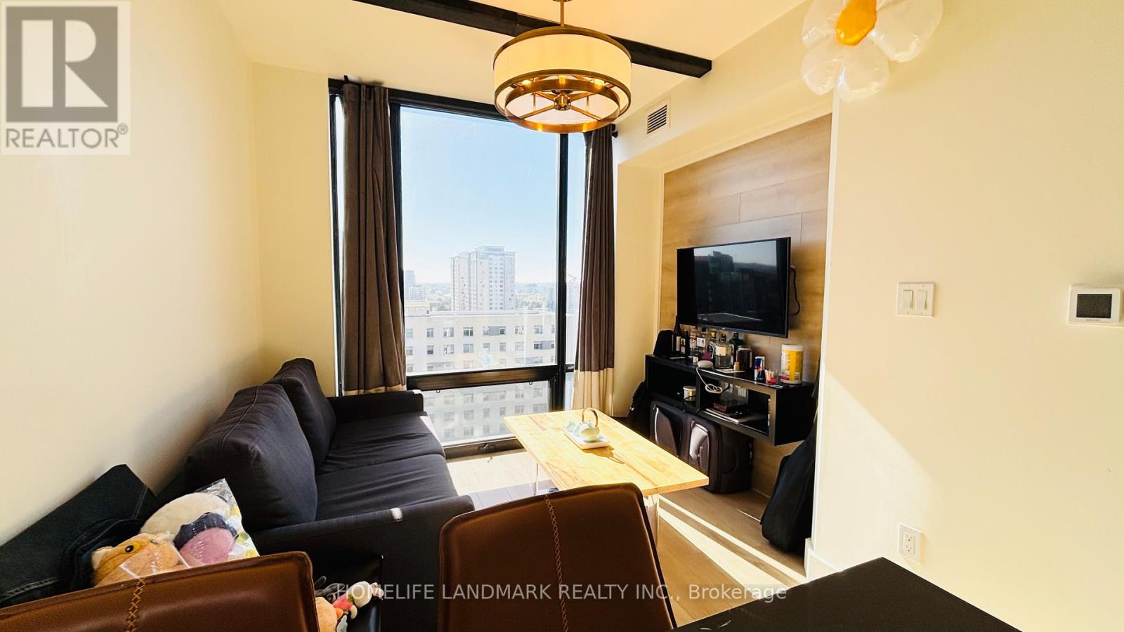#1536 145 COLUMBIA STREET W - 4