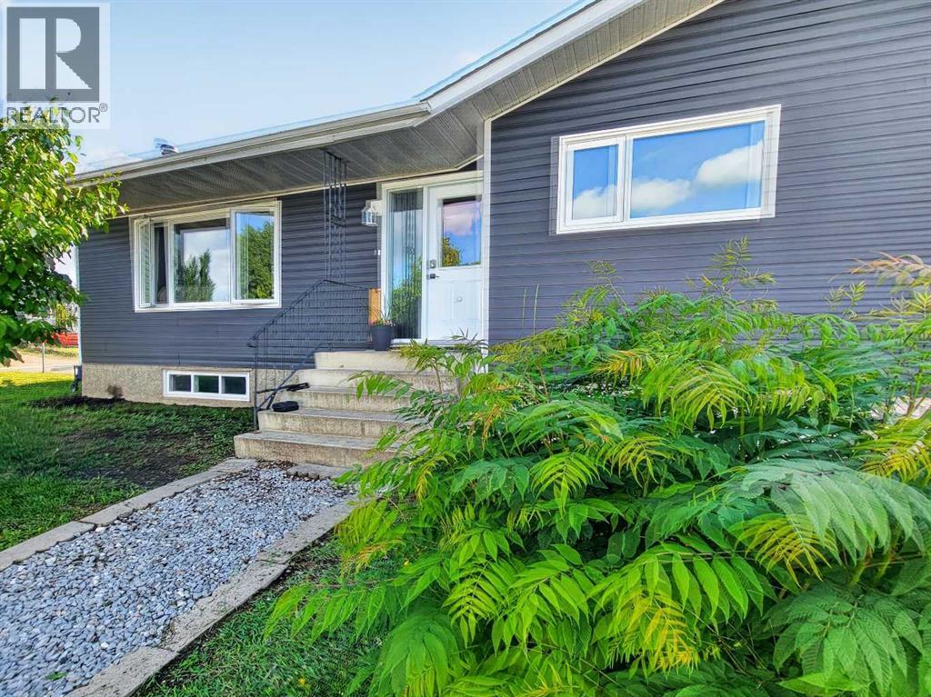 9704 94 Avenue - photo 2