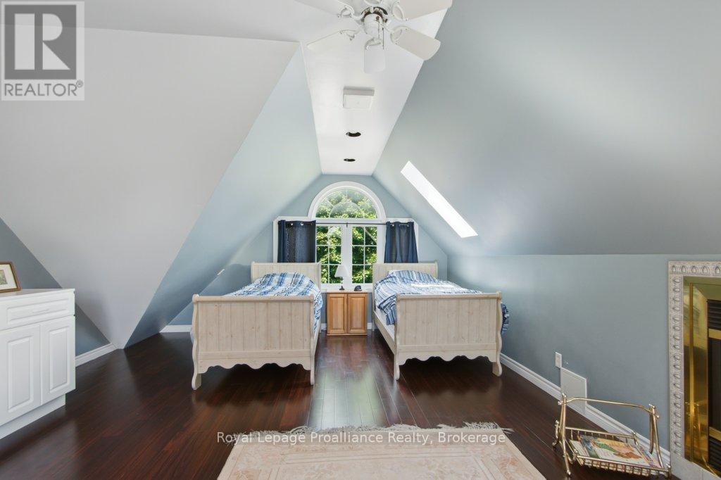 218 LOCK ROAD - 25