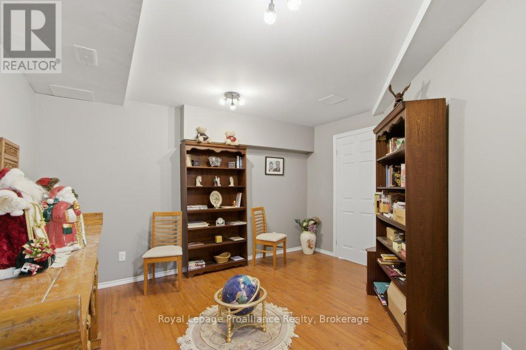 218 LOCK ROAD - 32