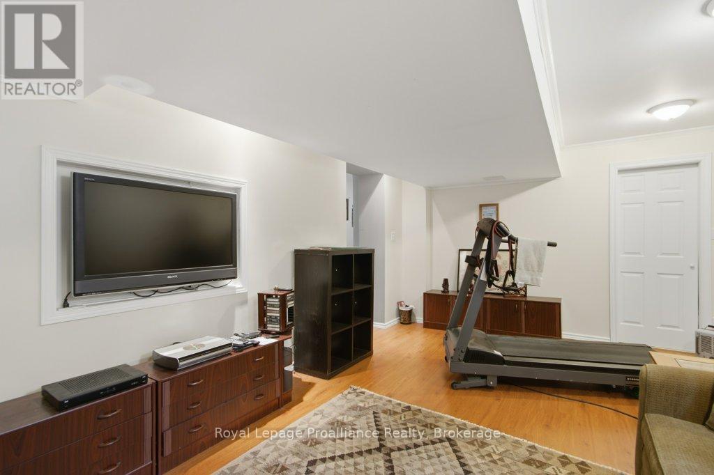 218 LOCK ROAD - 34