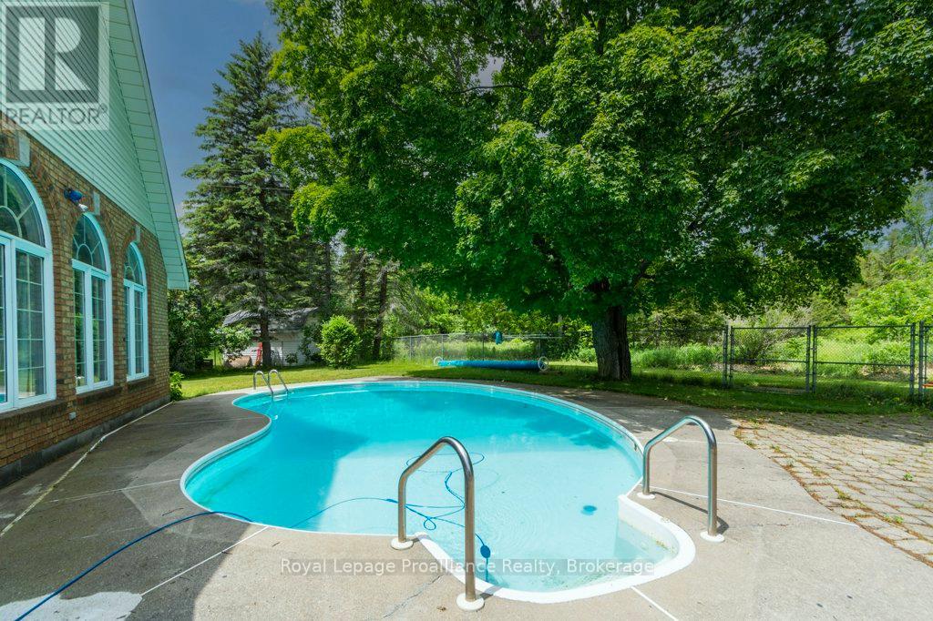 218 LOCK ROAD - 36