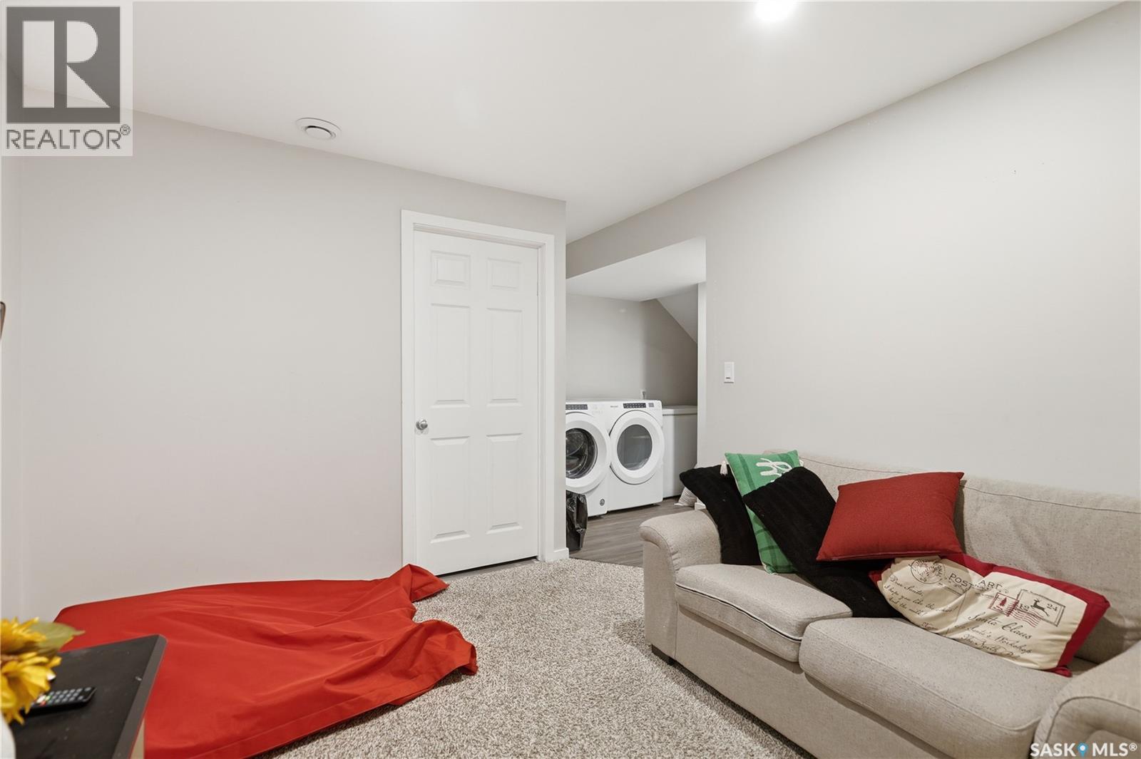 #122 2715 Narcisse DRIVE - 32
