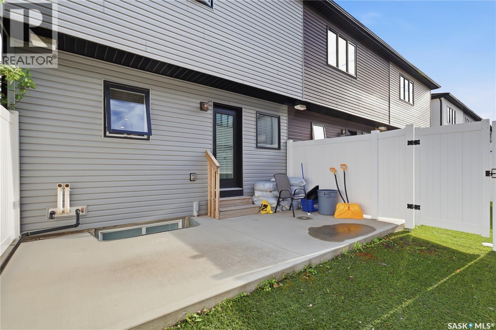 #122 2715 Narcisse DRIVE - 40