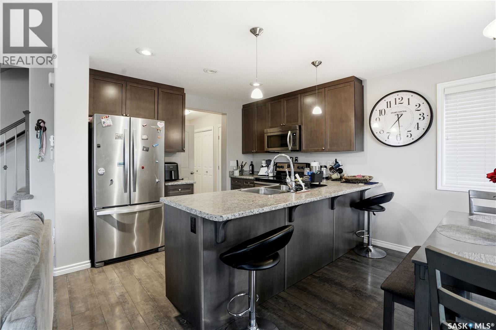 302 Dickson CRESCENT - 10