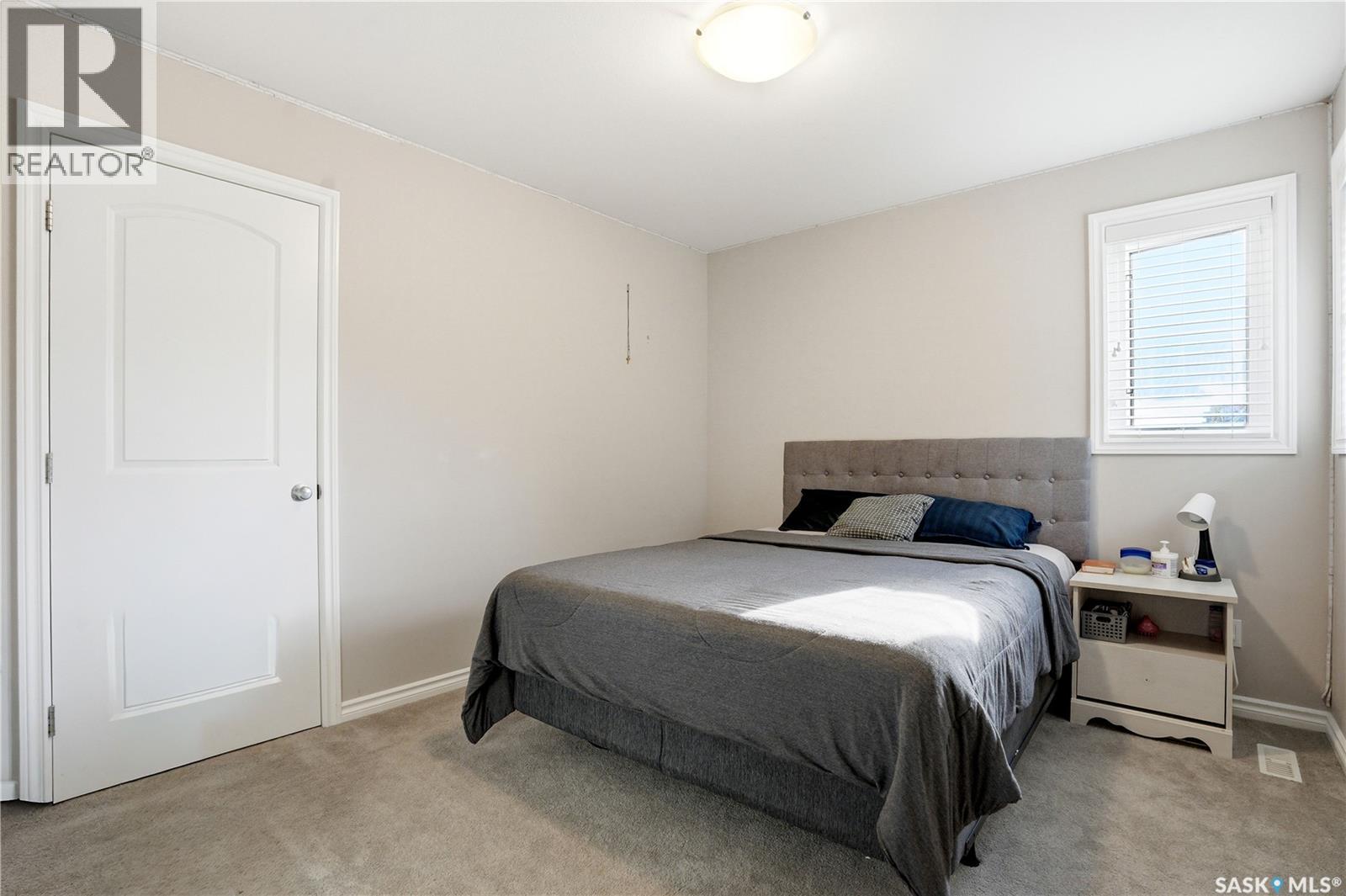 302 Dickson CRESCENT - 14