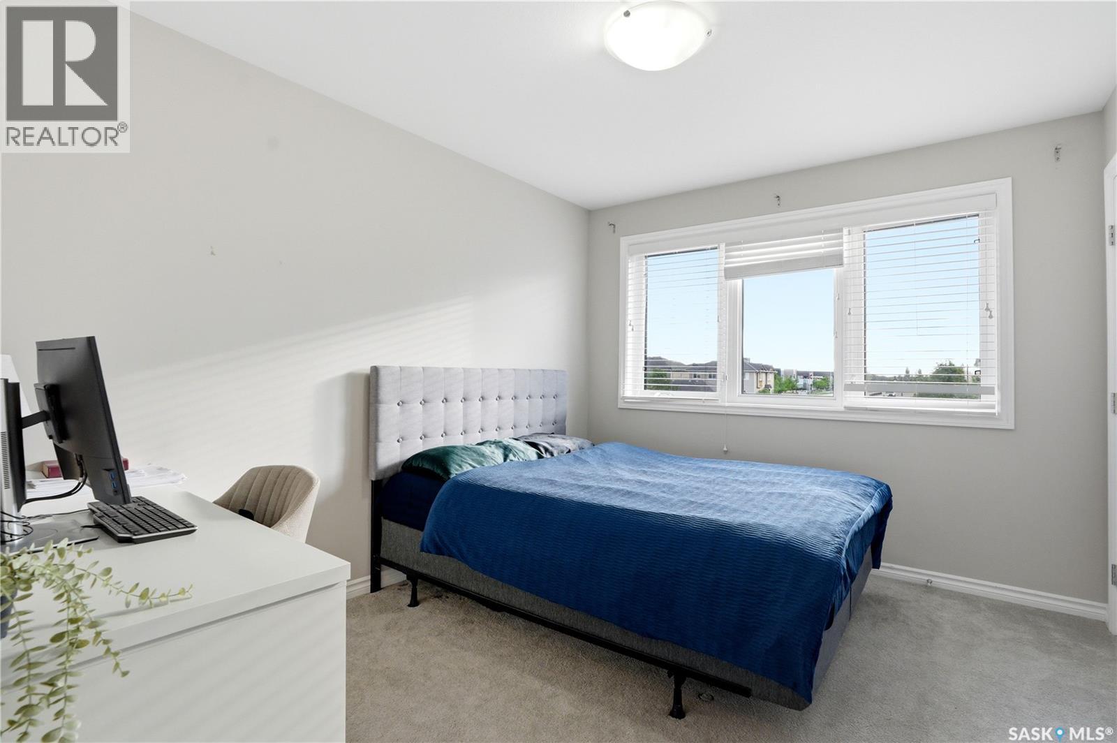 302 Dickson CRESCENT - 18