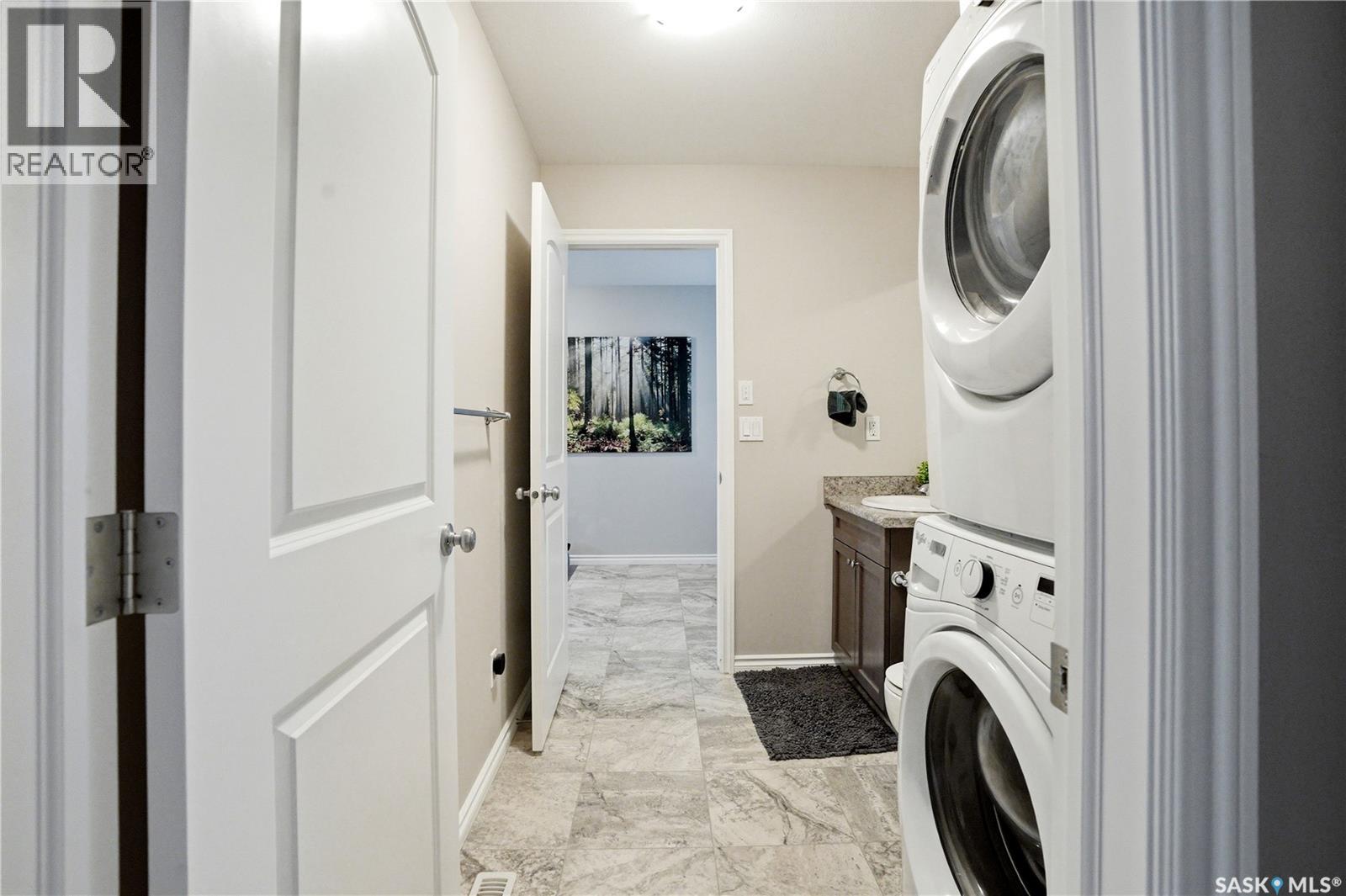 302 Dickson CRESCENT - 24