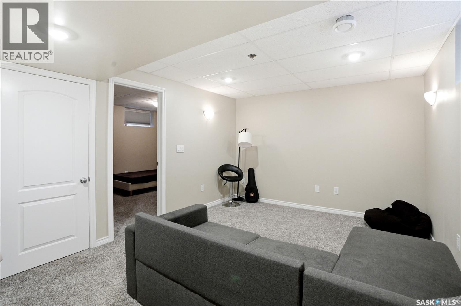 302 Dickson CRESCENT - 27