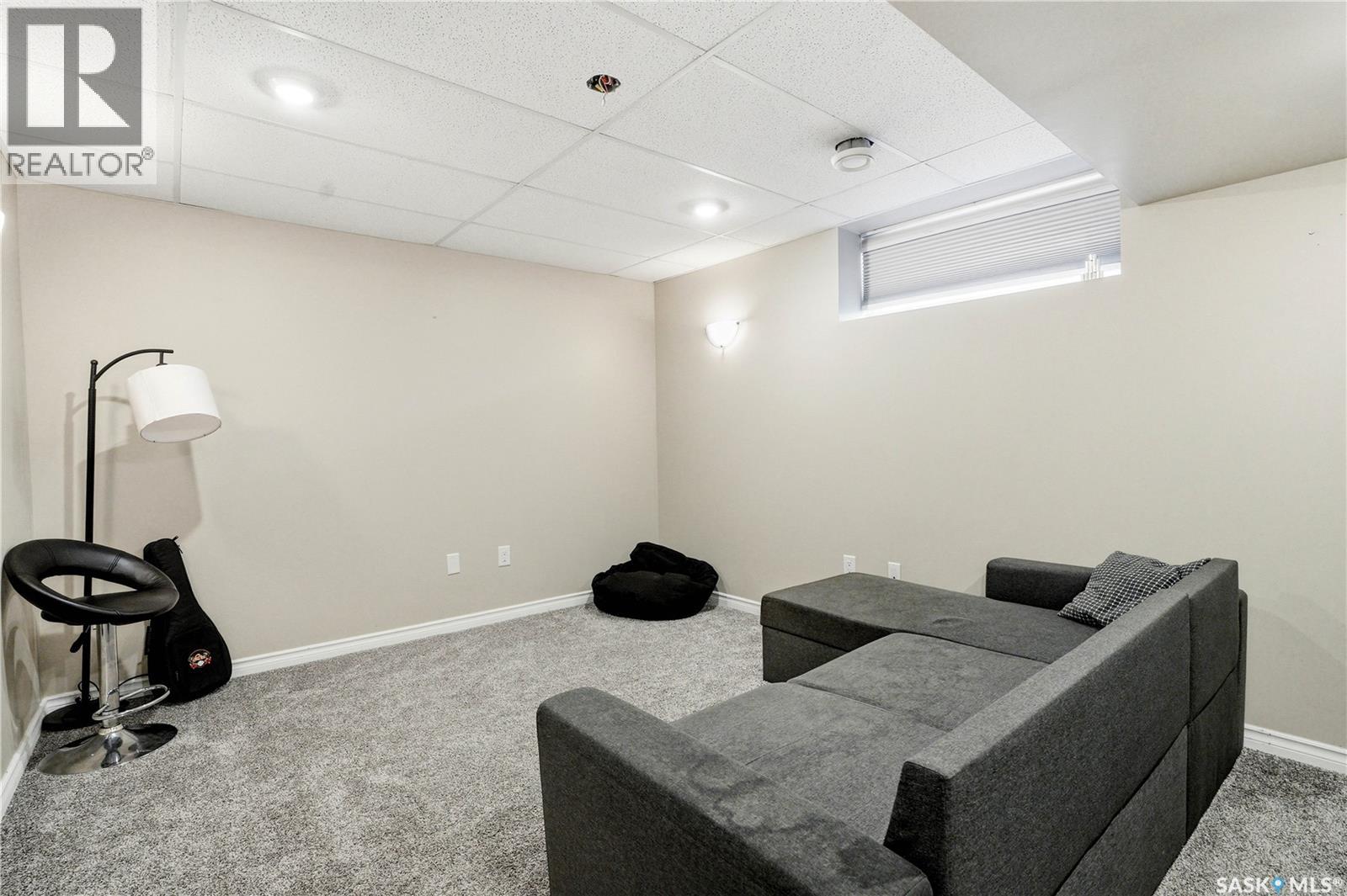 302 Dickson CRESCENT - 28