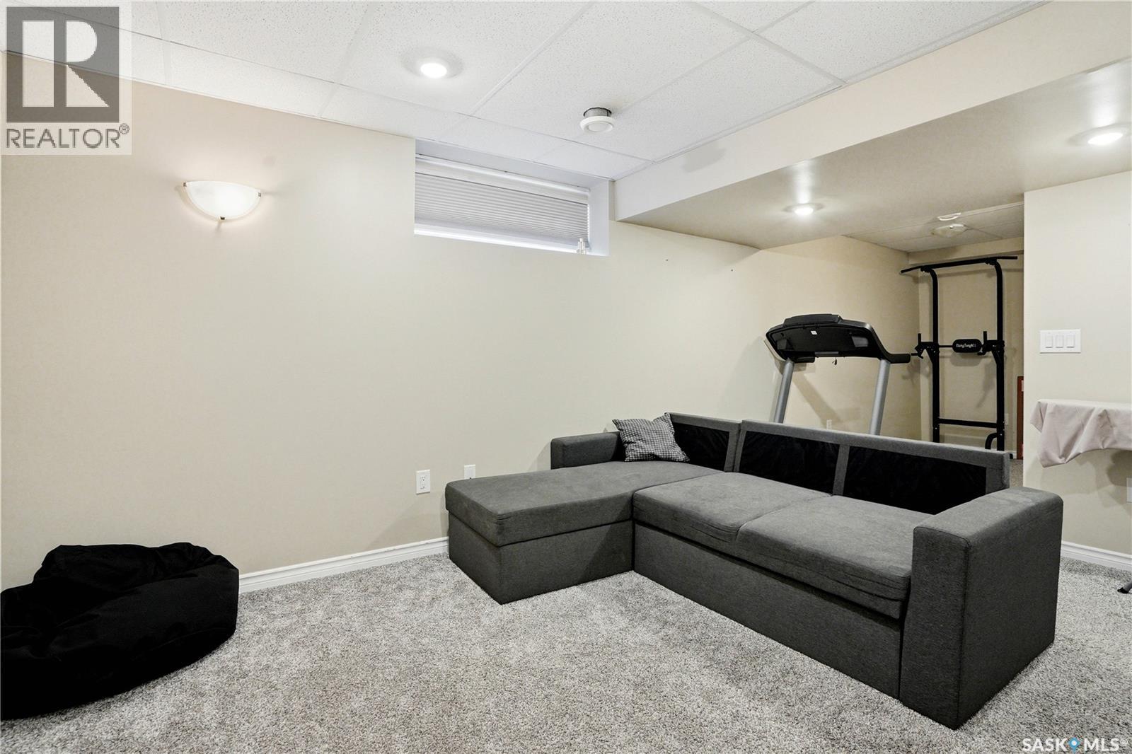 302 Dickson CRESCENT - 29