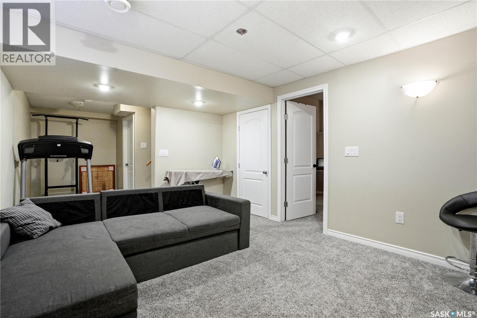 302 Dickson CRESCENT - 30
