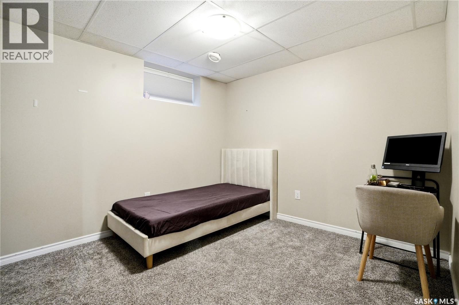 302 Dickson CRESCENT - 31