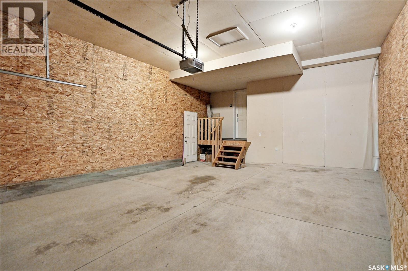 302 Dickson CRESCENT - 33