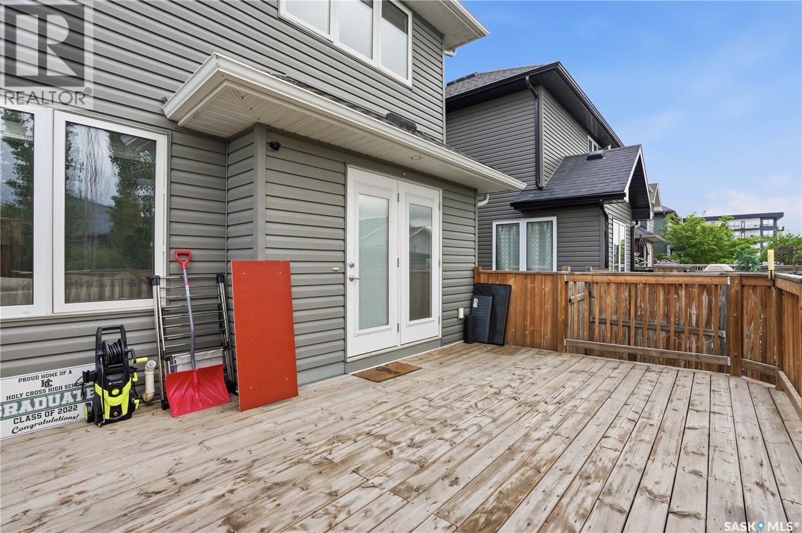 302 Dickson CRESCENT - 35