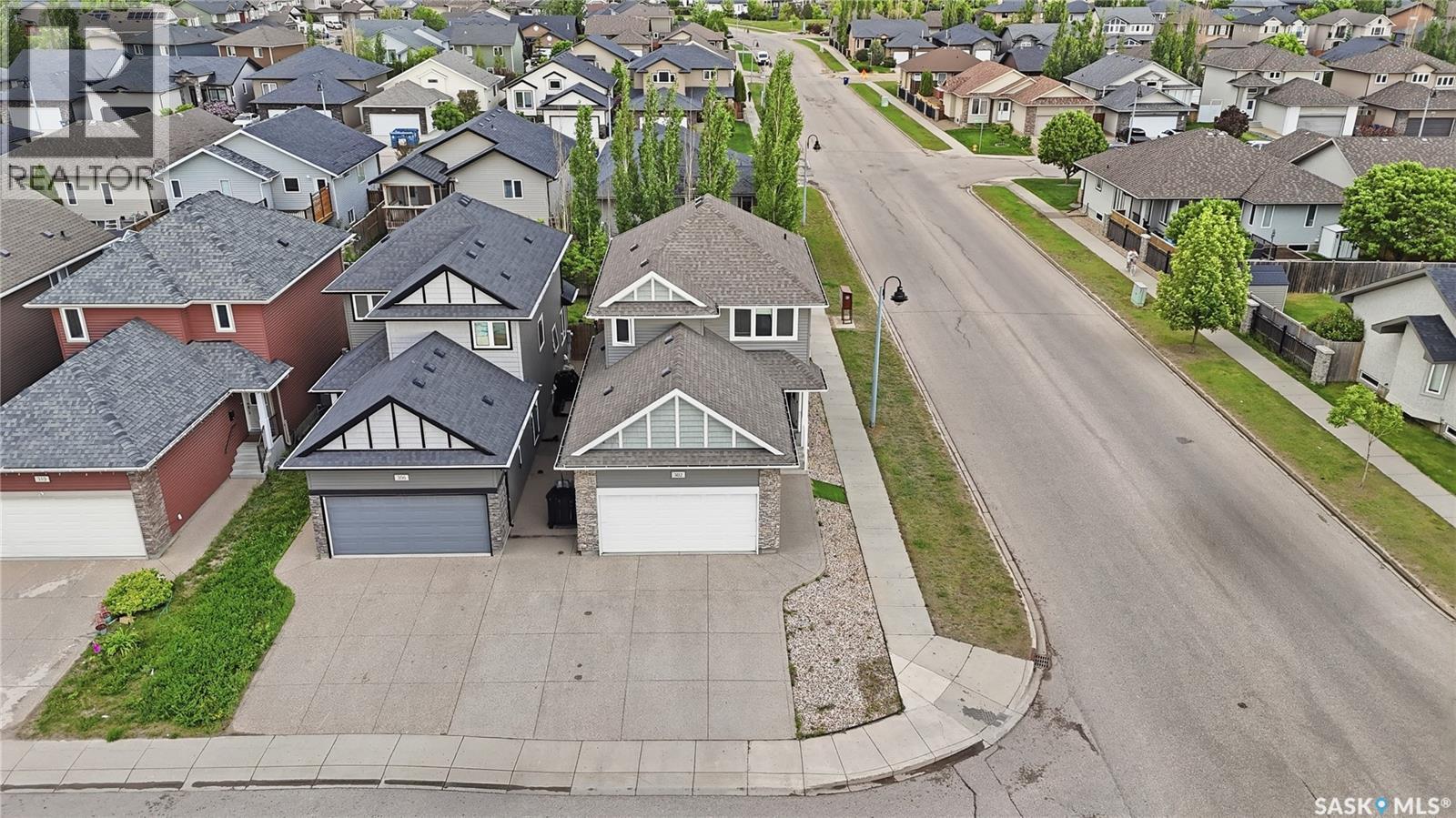 302 Dickson CRESCENT - 38
