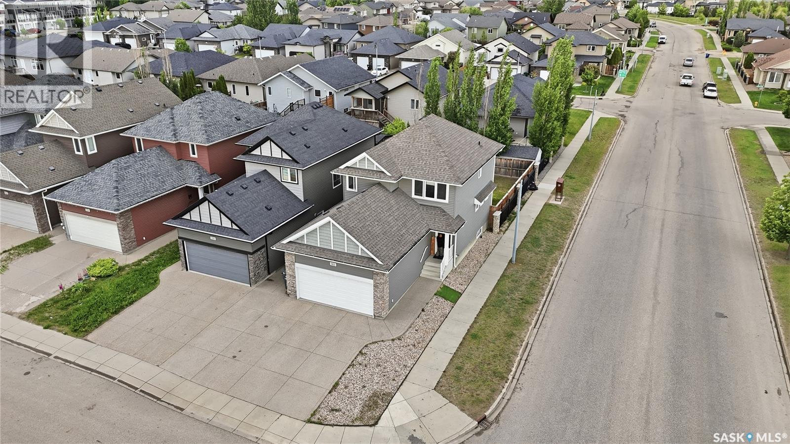 302 Dickson CRESCENT - 39