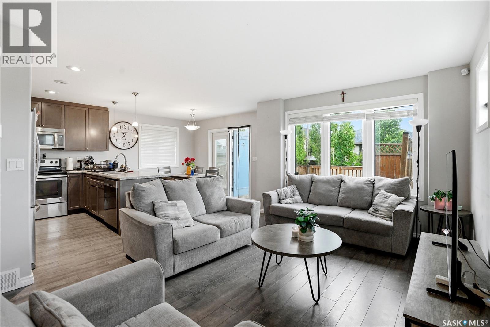 302 Dickson CRESCENT - 5