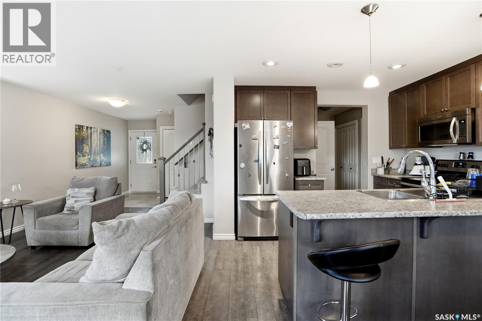 302 Dickson CRESCENT - 7