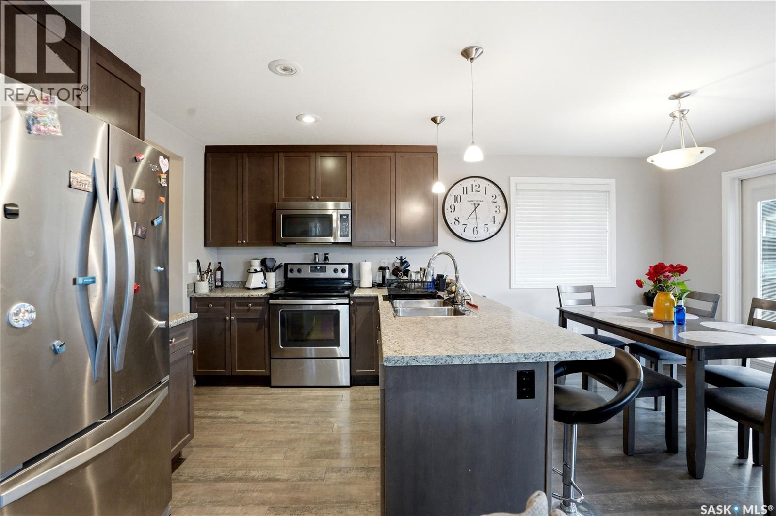 302 Dickson CRESCENT - 9