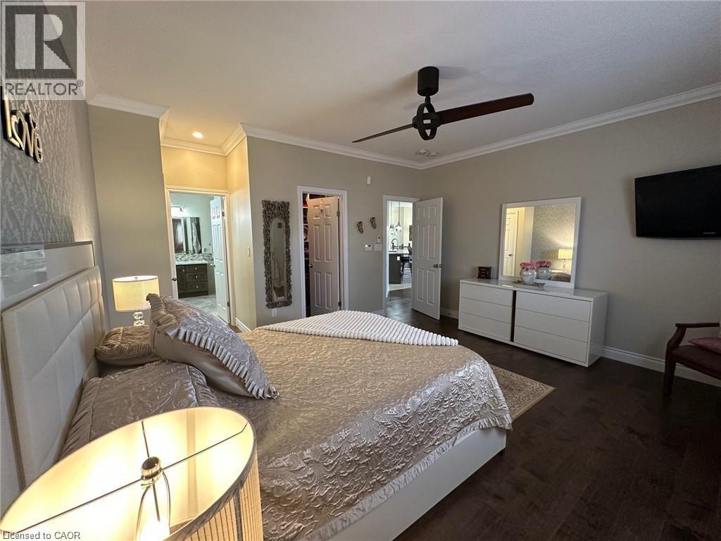 64 ENGLISH Crescent - 15