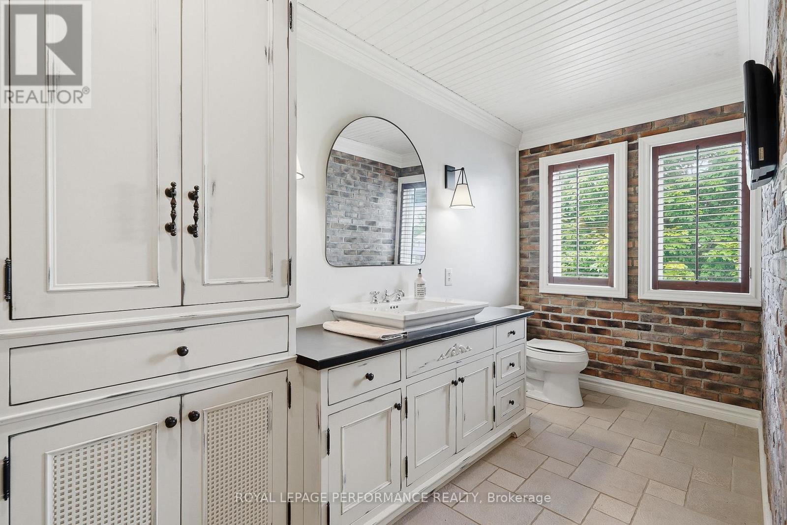 905 ROYAL AVENUE - 21