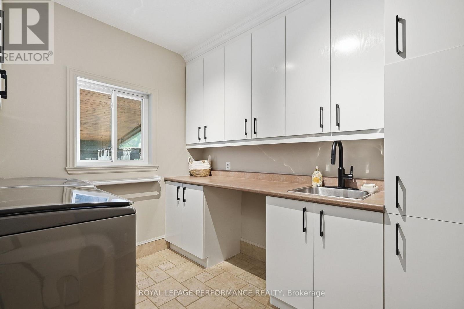 905 ROYAL AVENUE - 23