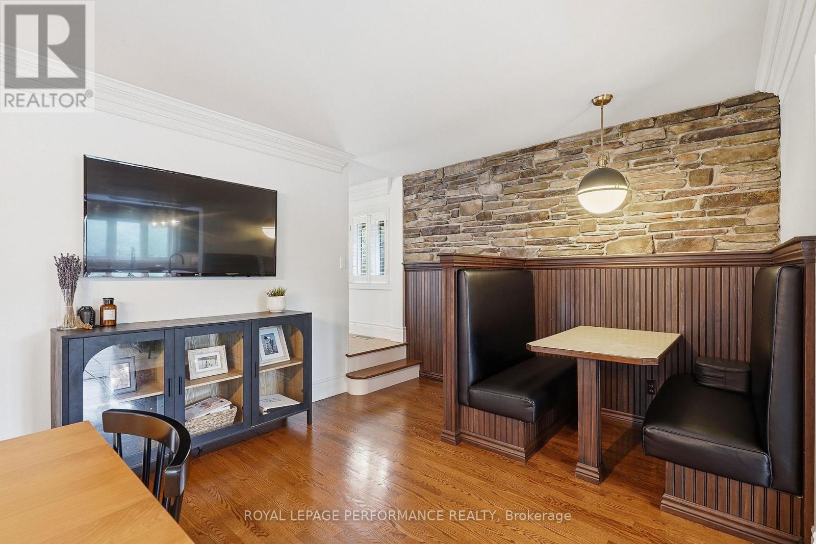 905 ROYAL AVENUE - 13