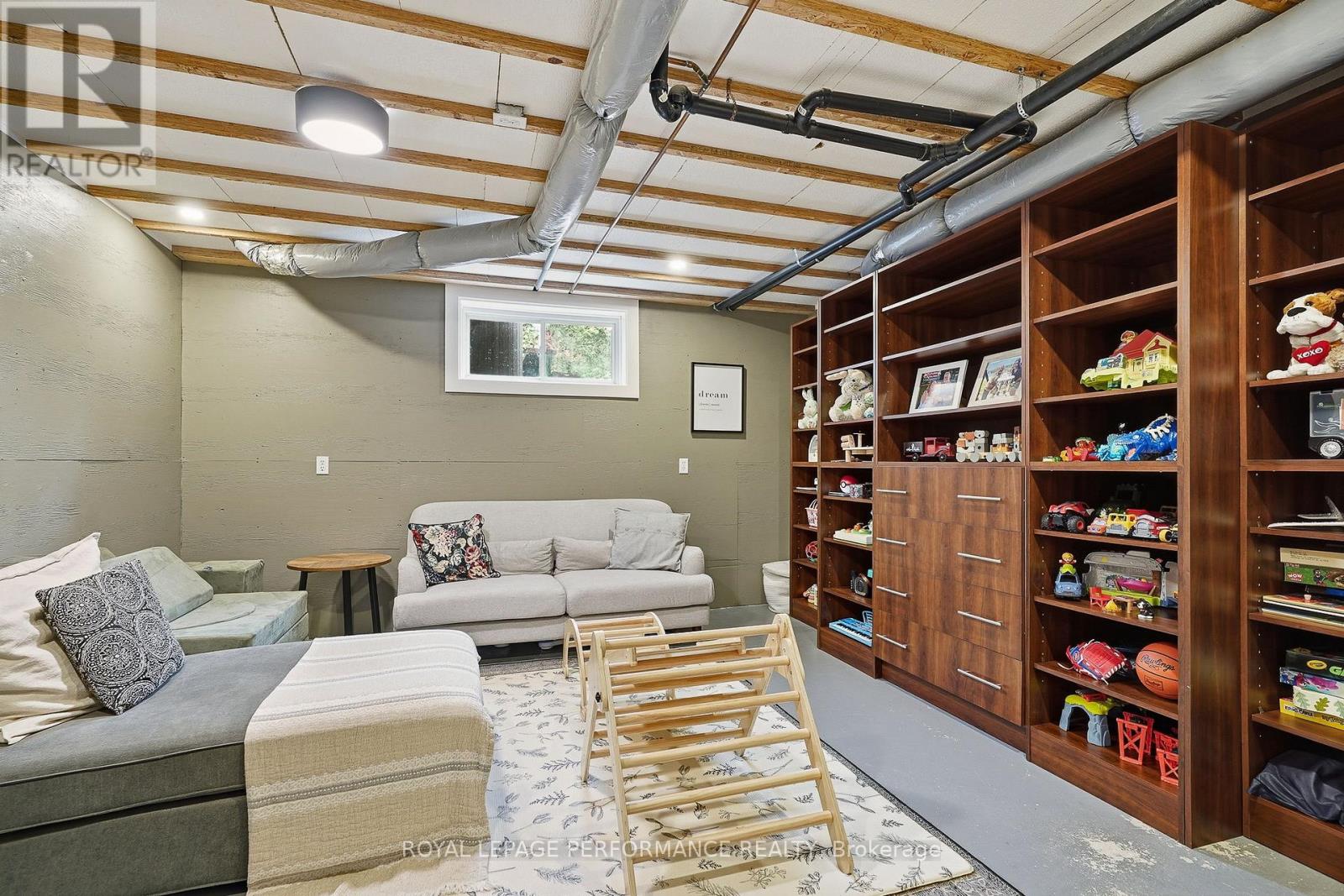 905 ROYAL AVENUE - 27