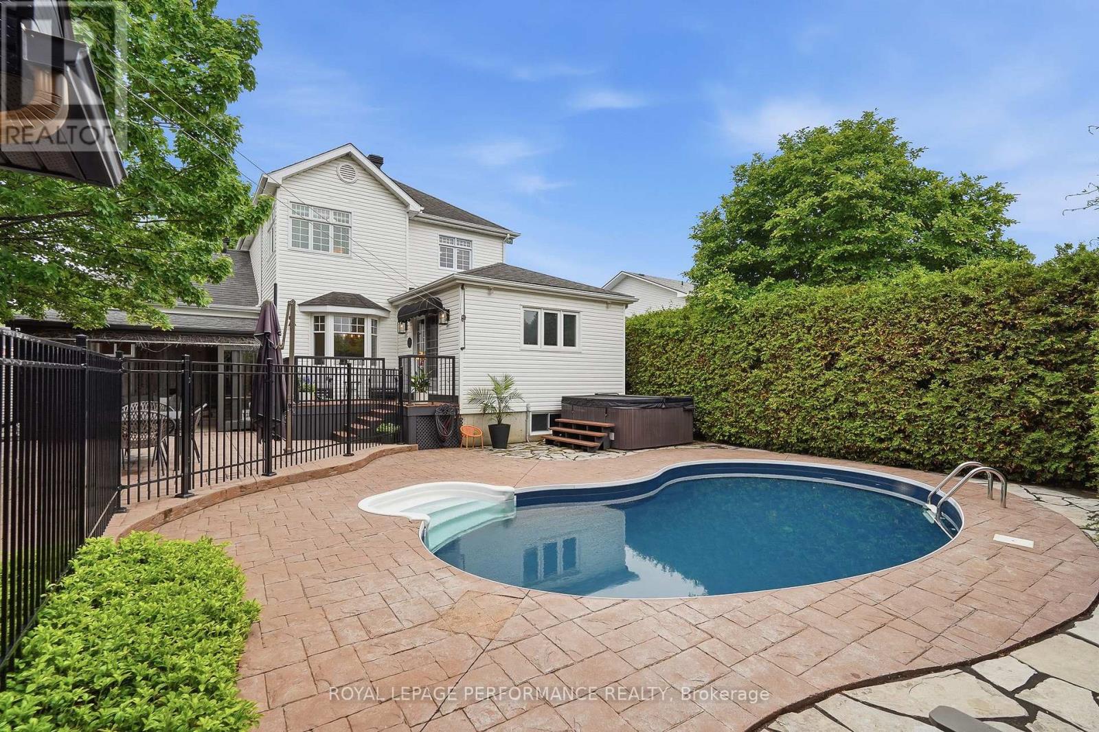 905 ROYAL AVENUE - 28