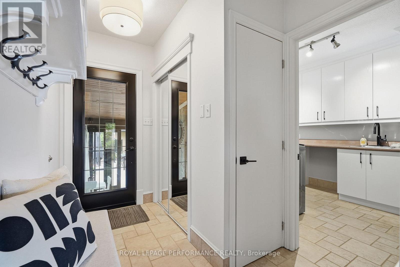905 ROYAL AVENUE - 22