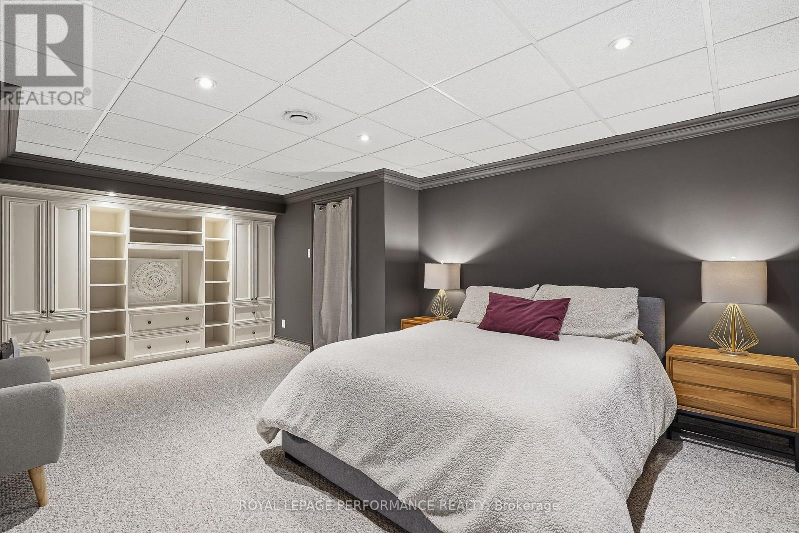 905 ROYAL AVENUE - 24